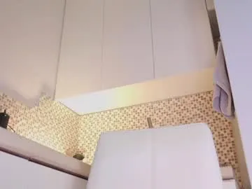 aveksmr —  #tease #lovense #bigboobs #bigass [Tip in descending order from 100 to 0. Next tip needed: 100]