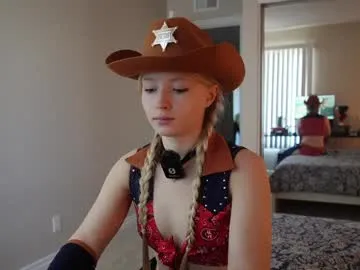 bestblondiiecb — Topless [2000 tokens left] #smalltits #ass #tease #strong