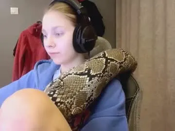 brandamatteson — Gently touch my neck #shy #teen #cute #new #18 [15 tokens remaining]