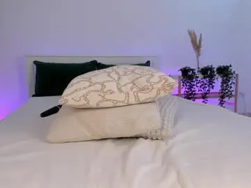 emilake — GOAL: AIR KISS [15 tokens remaining] Lets enjoy my show on max #feet #teen #young #squirt #new