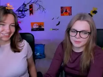 helli_belli — GOAL: boobs teasing [82 tokens remaining] Welcome to my room! #18 #teen #skinny #shy #pvt