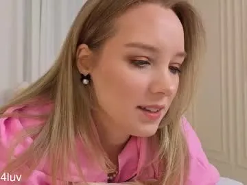 l1n4luv — Hiii, my name Lina !!!! Goal: a million kisses #shy #18 #blonde  #bigboobs [0 tokens remaining]