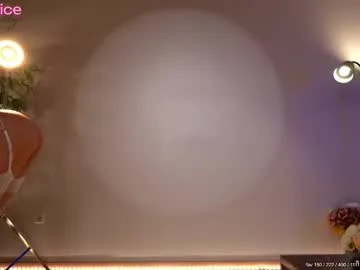 pinkheart_ — The longest legs -- Current Goal: TOPLESS & HANDJOB at 700 tokens -- Next Goal: NO PANTIES -- #pantyhose #stockings #feet #heels #mistress [355 tokens to goal]