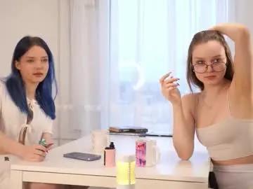 xiaobrunscheen — My friend doesn't know that it's being broadcast OOOOMG #new #skinny #18 #couple #shy Goal:  I want to hug Lina [55 tokens remaining]