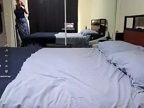 AussieKittyPurr — Nude outside