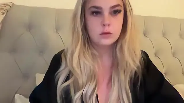 StripChat blairbella is Freechat blairbella — free video to tpr over 100