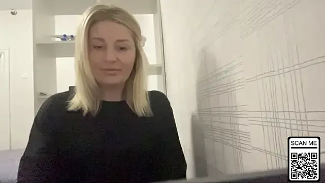 StripChat Blondie_xoxoxo is Freechat Blondie_xoxoxo — 3 playfull spanks