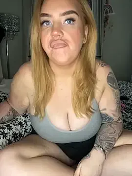 CurvyGirlMyla's avatar