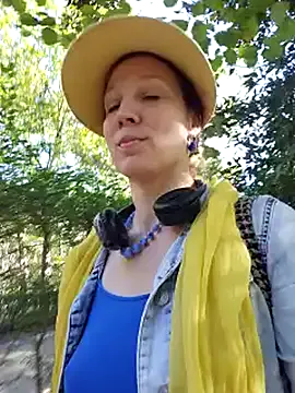 Exhibitionsplit — MAKE ME CUM Shopping SQUIRT