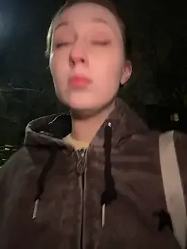 StripChat FroggyAnna is Freechat FroggyAnna — few slaps for pussy after squirt