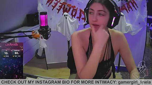 StripChat Gamergirl-Linela is Freechat Gamergirl-Linela — LT Gets Oil On Feet Video