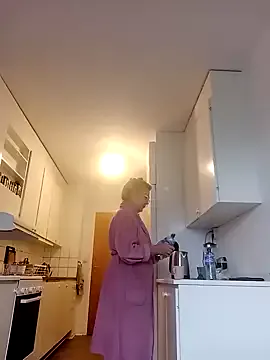 StripChat Hottie-Mom is Group Hottie-Mom — I will warm you up! Let s play!