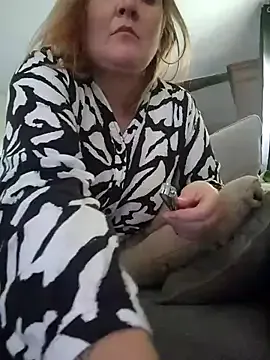 lady_charlyne's avatar