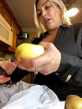 LittleMissEeve's avatar