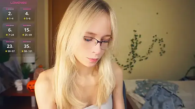 StripChat LynetBurby is Freechat LynetBurby — take off my top