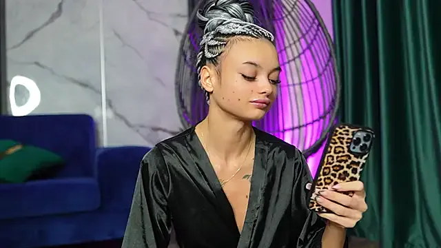 RachelRavee's avatar