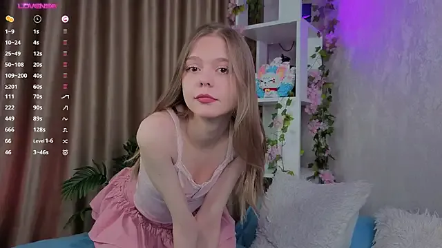 StripChat WeiSusi is Freechat WeiSusi — Ride on a pillow > topless