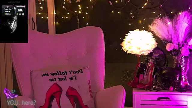 ZoeMesmerize — PUT THE LIGHT ON! 2SEEmeBETTAH